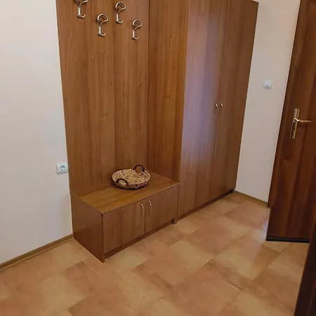 Apartment Evrika 4 *