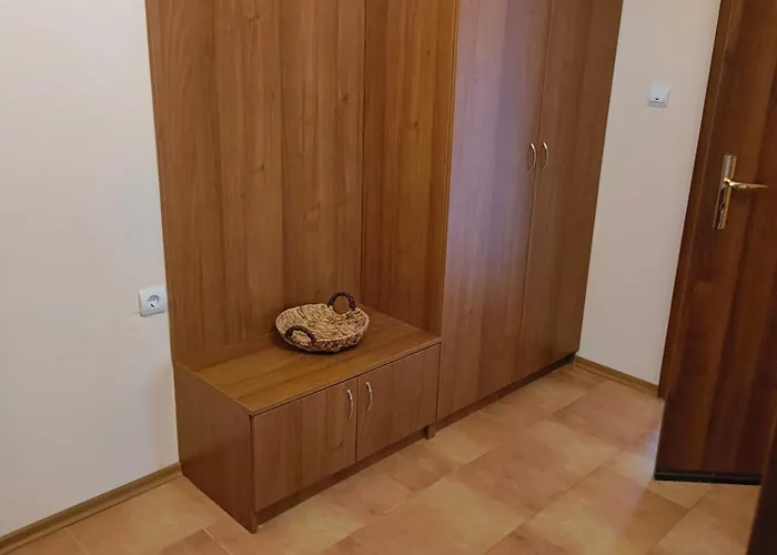 Apartment Evrika 4 *